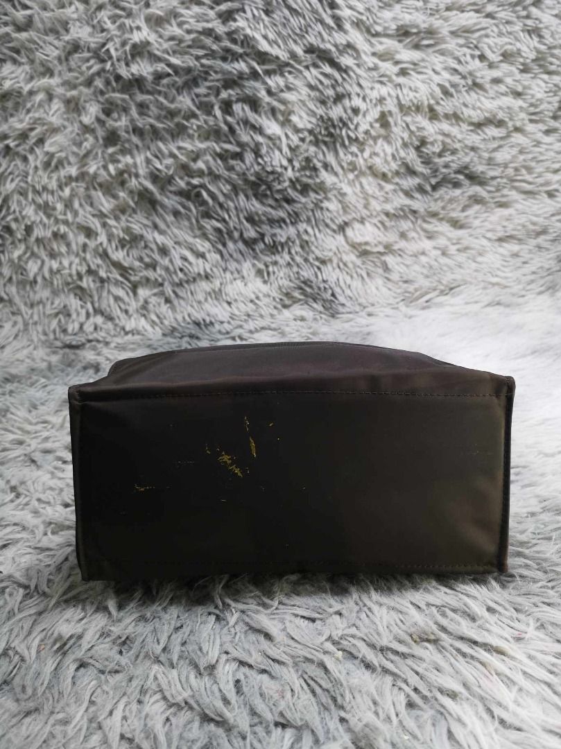 Minimalist Black Tote Bag (Category: Tote Bags) located in Santa Cruz. Submitted by jmy_surplus.2 (Listing ID 1465886053, Image 2). Description: Size ; L - 7.4 W - 9 Color ; Black Type ; Tote Bag Brand ; No brand Material ; Nylon Style ; Black Square Mini Tote Bag LR 129 JMY 5 Batch #224.