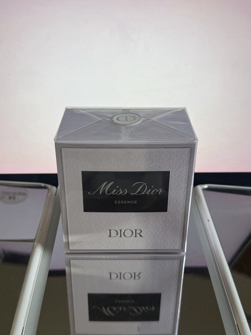 Miss Dior Essence (Category: Fragrance & Deodorants) located in Quezon City. Submitted by iadourysl (Listing ID 1465783693, Image 1). Description: Miss Dior Essence 80ML Brand New.