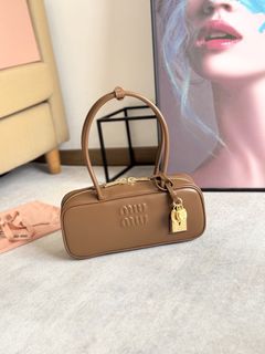 (Category: ) located in . Submitted by shoulderfashion (Listing ID 1465879538, Image 1). Description: .