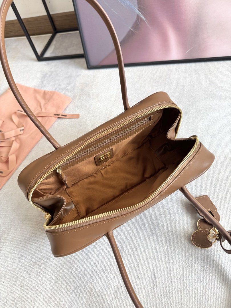 Miu Miu beau shoulder bag (Category: Luxury Bags & Wallets) located in Manila. Submitted by shoulderfashion (Listing ID 1465879538, Image 2). Description: .