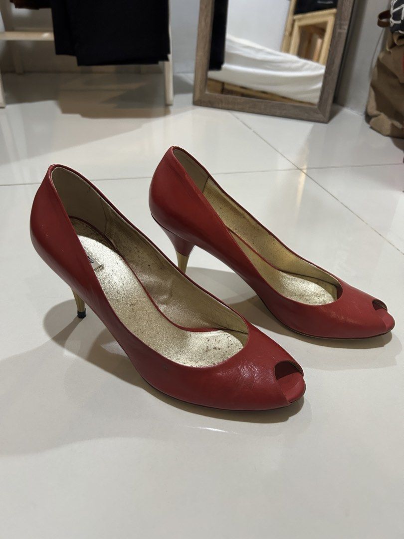 Miu Miu Pumps IT 39 (Category: Sneakers & Footwear) located in Makati City. Submitted by miss.manolos.closet (Listing ID 1465929314, Image 2). Description: .