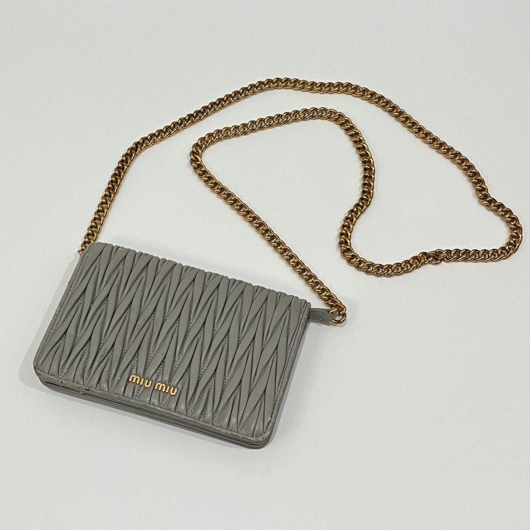 MIUMIU - MATELASSÊ CHAIN BAG (Category: Clutches) located in Lucena. Submitted by southsidekartell (Listing ID 1465902161, Image 1). Description: COMPLETE DETAILS WELL USED WITH FLAWS CHECK EACH PHOTO GOOD FOR DAILY USE LAMPO ZIPPER WITH CODE .