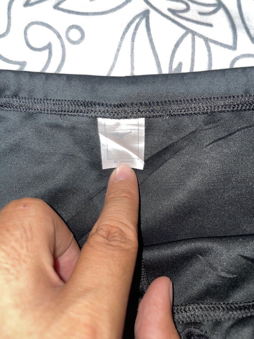 Mizuno Women’s Multi Pocket Short (Category: Activewear) located in New Bataan. Submitted by rebisa.404 (Listing ID 1465811617, Image 3). Description: Mizuno Women’s Multi Pocket Short. M on tag 26-28 waist 11 length No issue Need wash.