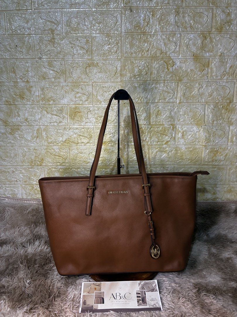 MK Jet Set Shopper Tote Large Brown (Category: Tote Bags) located in Subic. Submitted by anabananaco. (Listing ID 1465922091, Image 1). Description: Guaranteed authentic preloved bag. .