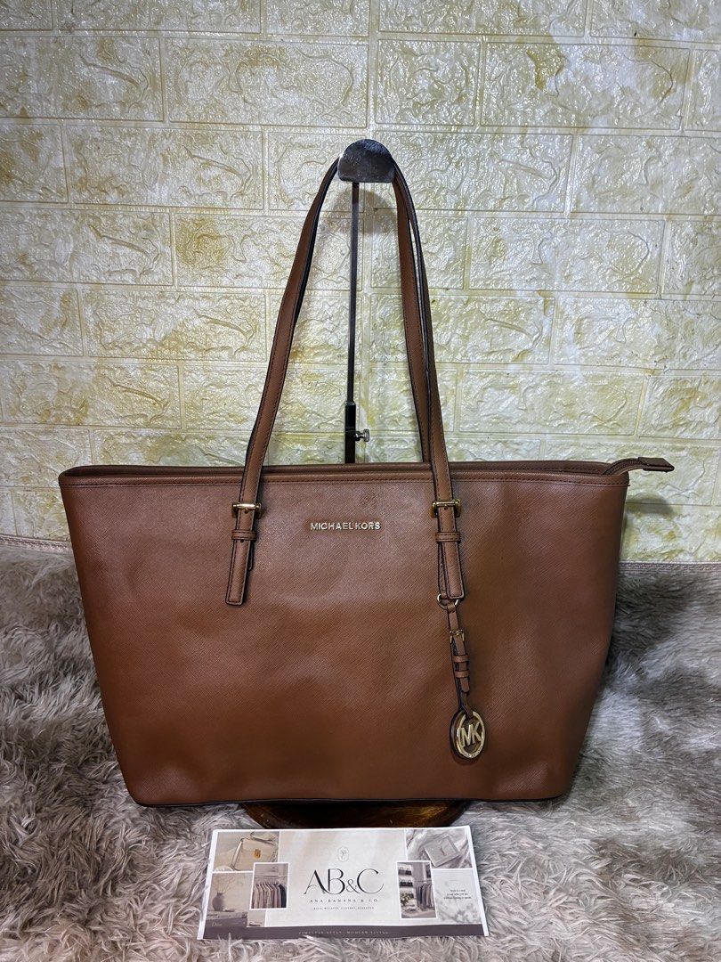 MK Jet Set Shopper Tote Large Brown (Category: Tote Bags) located in Subic. Submitted by anabananaco. (Listing ID 1465922091, Image 2). Description: Guaranteed authentic preloved bag. .