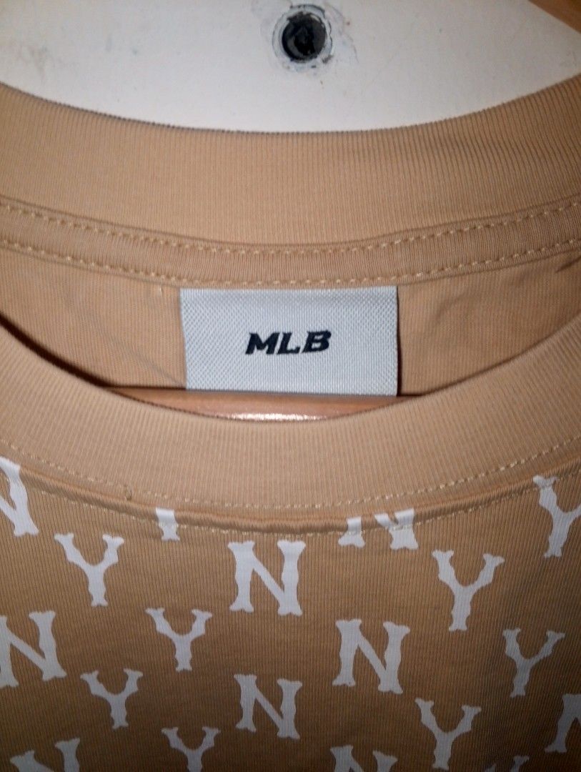 MLB (Category: Activewear) located in Batangas. Submitted by kyochithrift (Listing ID 1465819487, Image 3). Description: MLB Asnew condition 22x30 10/10 color rate issue❌.