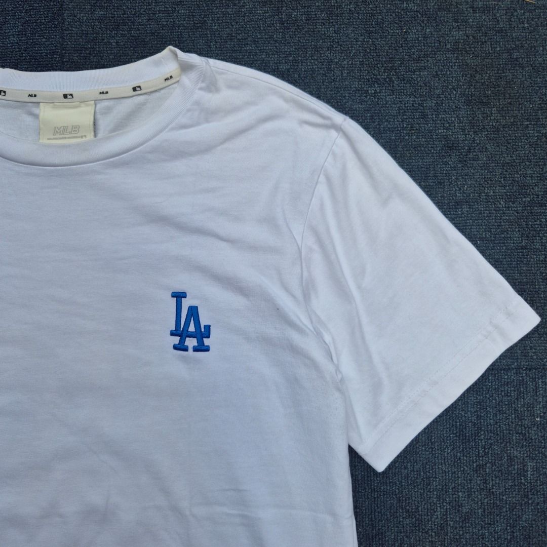 MLB Korea LA Dodgers Popcorn Big Logo Tee (Size M) (Category: Tshirts & Polo Shirts ) located in Consolacion. Submitted by thrift.ting (Listing ID 1465903434, Image 3). Description: Condition: 9/10 Color rate: 9/10 ACTUAL FLAT LAY MEASUREMENTS: • Chest Width (Pit-to-Pit): 20.5 inches • Length (Collar to Hem): 27 inches Selling this authentic MLB Korea Los Angeles Dodgers Popcorn Big Logo T-Shirt. Perfect for your daily streetwear, minimal, or blo