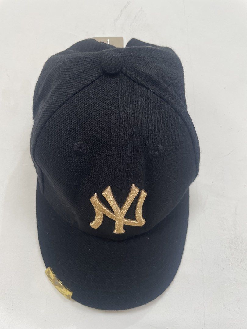MLB New York Yankees Black Gold Baseball Cap (Category: Caps & Hats) located in Las Pinas. Submitted by qcleopatrastrove (Listing ID 1465768982, Image 1). Description: *With rust on the metal accent (See the first photo.) Please manage your expectations. Thank you.🤎.