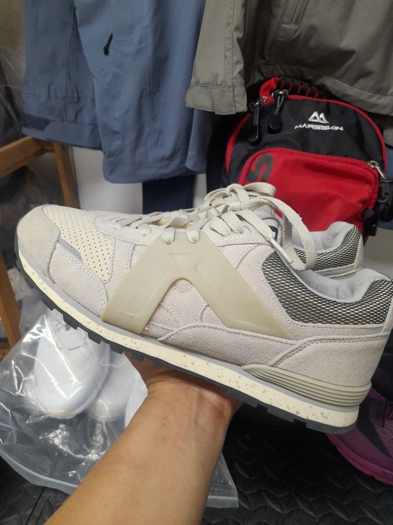 Mlimited sneaker shoes (Category: Sneakers) located in Muntinlupa City. Submitted by mlbphworks (Listing ID 1465811798, Image 2). Description: Mlimited sneaker shoes excellent almost good as new ontag size: 8us /7uk/ 26cm /40.5eur 1175 pesos only pickup loc. alabang ilaya.