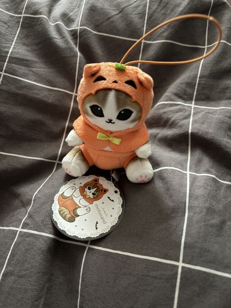Mofusand Halloween Pumpkin keychain plush charm (Category: Plushies & Soft Toys) located in Makati City. Submitted by mygyunki (Listing ID 1465850965, Image 1). Description: .