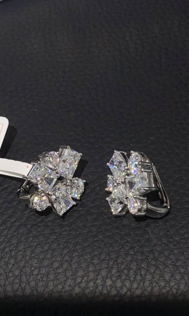 Moissanite Earrings 1ct each stone 💎 (Category: Announcements) located in Manila. Submitted by szairajewel (Listing ID 1465877743, Image 2). Description: Real moissanite stone positive to diamond tester assorted cut 1ct each stone best wearing any occasion. S925 band , with touch of white gold With certificate and Complete inclusion Non tarnish and hypoallergenic CASH ON DELIVERY 🚚.
