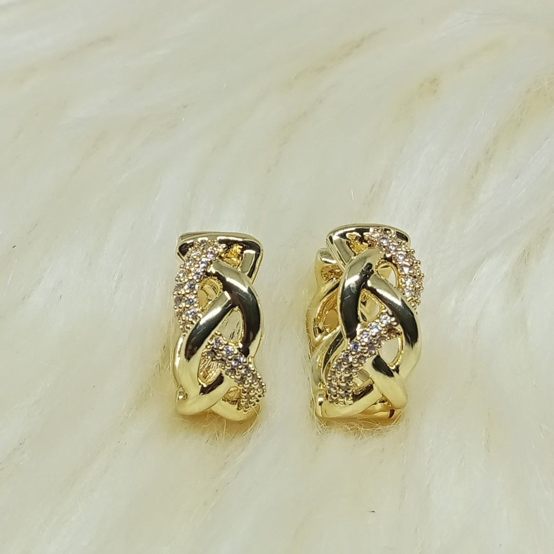 Moissanite Loop Earrings 💌 Metal: 18K goldplated (Category: Earrings) located in Ozamiz City. Submitted by leovelle. (Listing ID 1465953363, Image 1). Description: Moissanite Loop Earrings 💌 Metal: 18K goldplated.