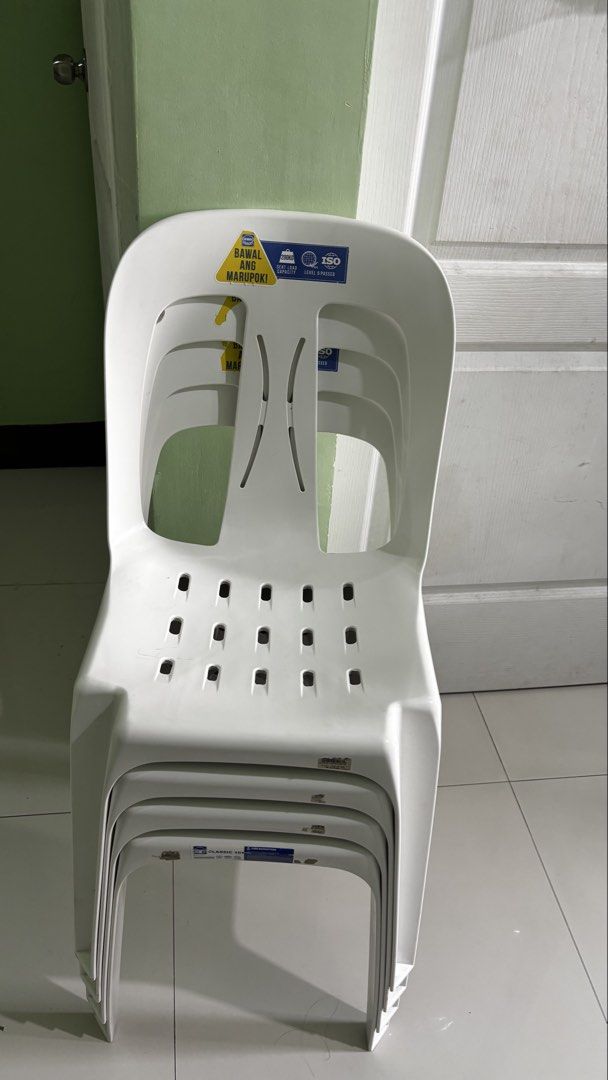 Monobloc Chair (Category: Looking For) located in Manila. Submitted by bravebird_9bf26a (Listing ID 1465891686, Image 1). Description: Selling this 4 pca monobloc for 1,000 pesos only. RFS: Will move-out .