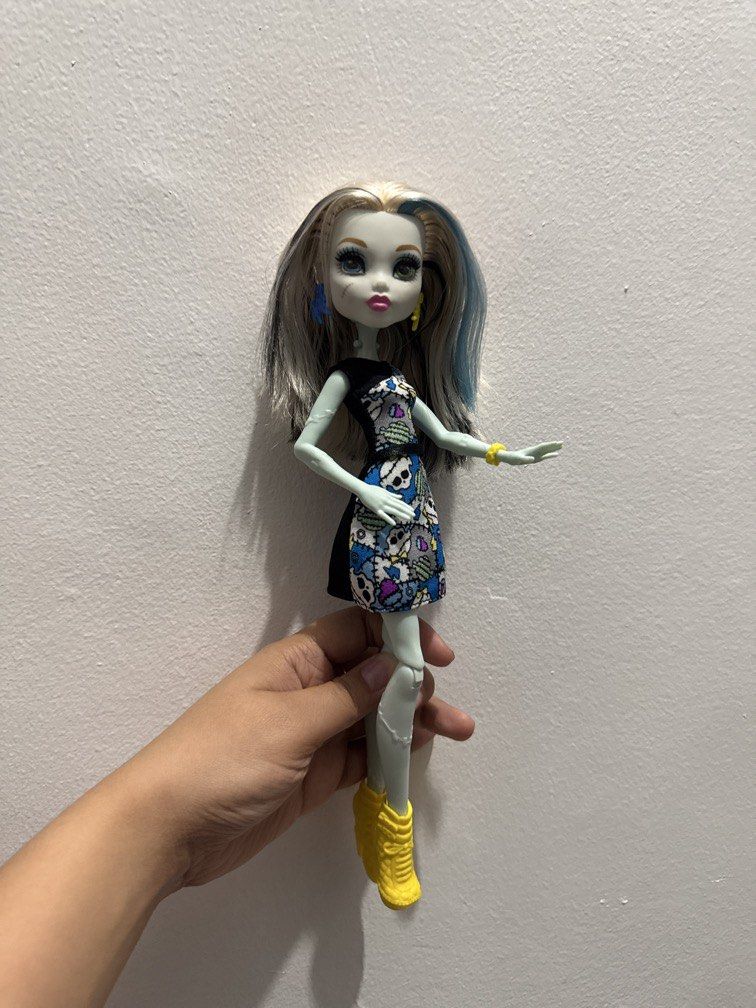 MONSTER HIGH DOLL FRANKIE (Category: Kids Toys) located in Manila. Submitted by mhdolly_collector (Listing ID 1465887467, Image 1). Description: Feel free to ask anything ^^.