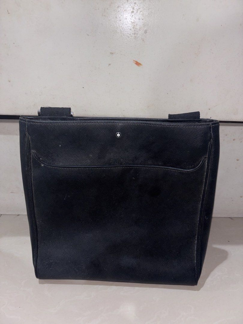 MONTBLANC Men’s Messenger Bag (Category: Luxury Bags & Wallets) located in Manila. Submitted by mg3214 (Listing ID 1465861594, Image 1). Description: .