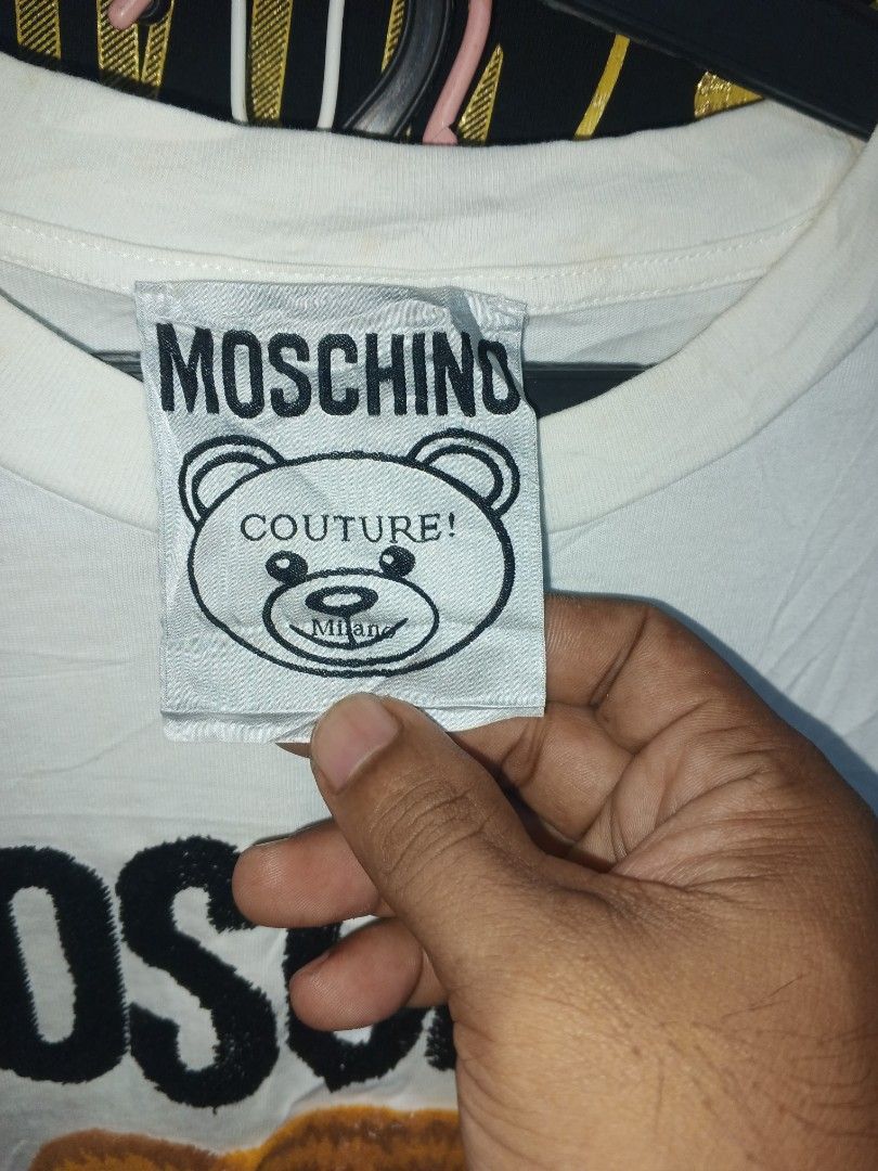moschino (Category: Activewear) located in Isabel. Submitted by nieljun112187 (Listing ID 1465901673, Image 3). Description: moschino width 21 length 27 colorate 9 no issue.