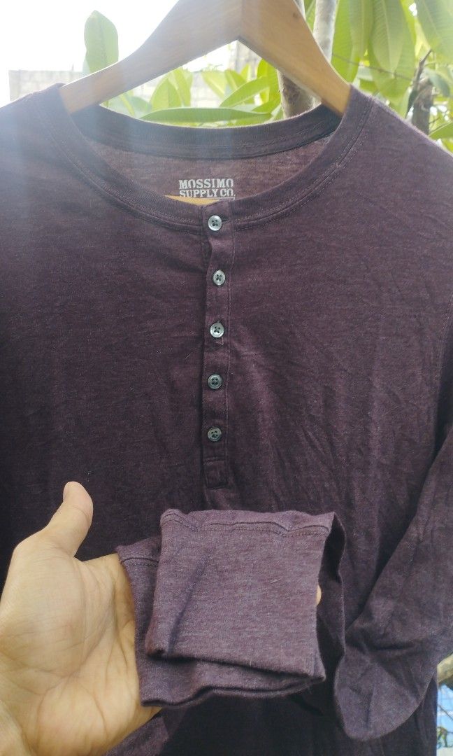 Mossimo Henley Maroon Sweatshirt Longsleeve Pullover Medium (Category: Coats, Jackets and Outerwear) located in Taguig. Submitted by archie.abdullathrift (Listing ID 1465912399, Image 3). Description: Mossimo Henley Medium L29W20 Color Rate: 9.99/10 Condition: 9.99/10 No Issue. ✨ 💵 Cash/Gcash or COD via Lalamove 📍Taguig.