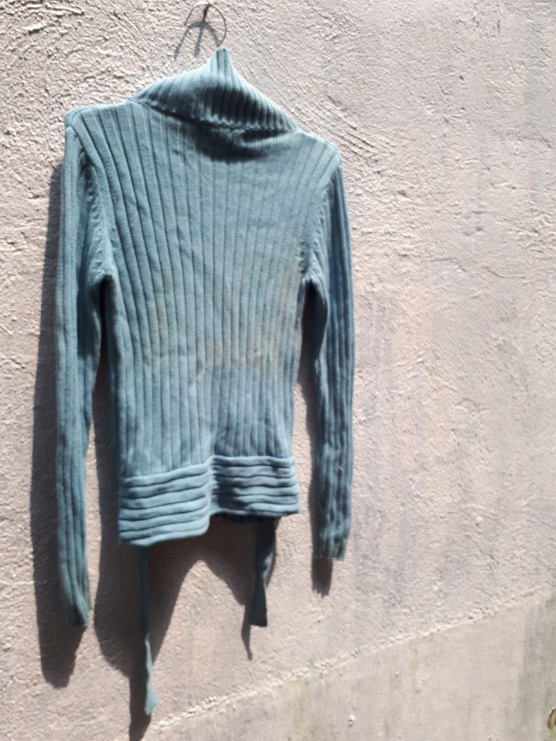 Mphosis large top (Category: Others Tops) located in Quezon City. Submitted by secretluxuryshop (Listing ID 1465789482, Image 2). Description: .