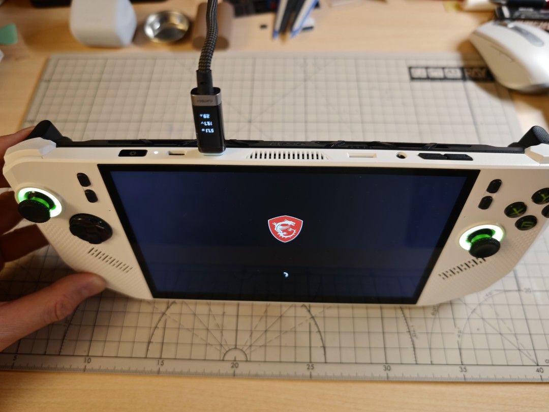 MSI Claw A8 （分類：手掣）位於 Hong Kong。 由 michaelchu112 提交（商品編號 1465916708，圖片 3）。簡介： Z2 Extreme, 24GB, 1TB SSD 國內版, 2025年 10月買 95% New 有火牛,盒和保護袋。