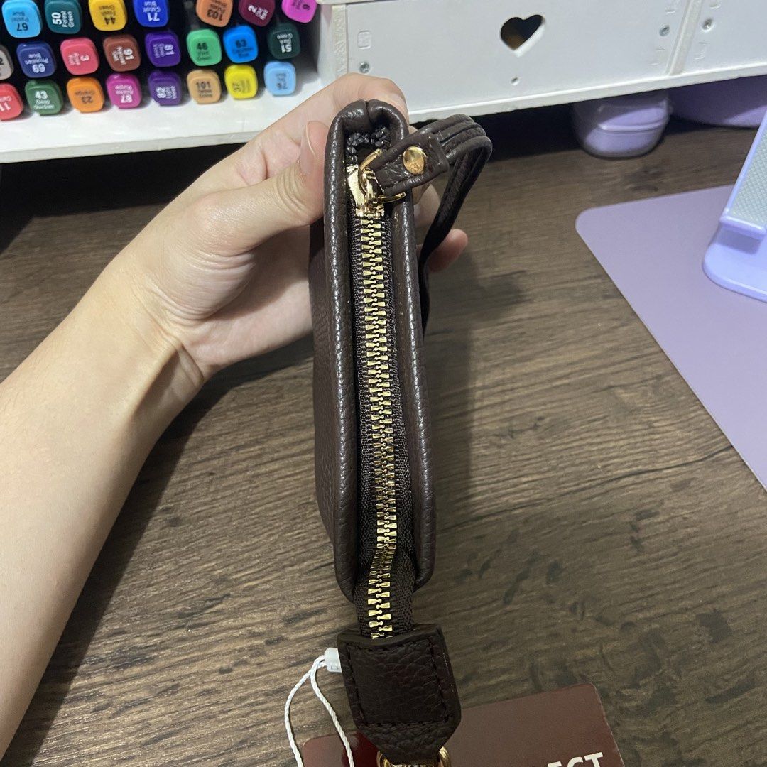 Mumu Select Brown Wallet/Purse (Category: Wallets & Card holders) located in Marikina City. Submitted by jeliie (Listing ID 1465833364, Image 3). Description: No issue.
