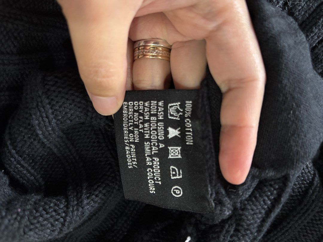 Musto Ribbed Knit Zip-Up Jacket 100% cotton (Category: Coats, Jackets and Outerwear) located in Baguio. Submitted by twinniesnco (Listing ID 1465802350, Image 3). Description: Musto Ribbed Knit Zip-Up Jacket 100% cotton Size: L - XL Men Brand: Musto.