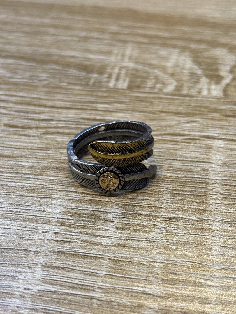 Native Feather Ring (Category: Jewelry) located in Kota Bharu. Submitted by wiaglobalstore (Listing ID 1465907574, Image 1). Description: Native Feather Ring Silver-gold toned S925 Free size (adjustable) New Item Metal RM70 #wiaglobalstore #feathersring #gentlemangarment .