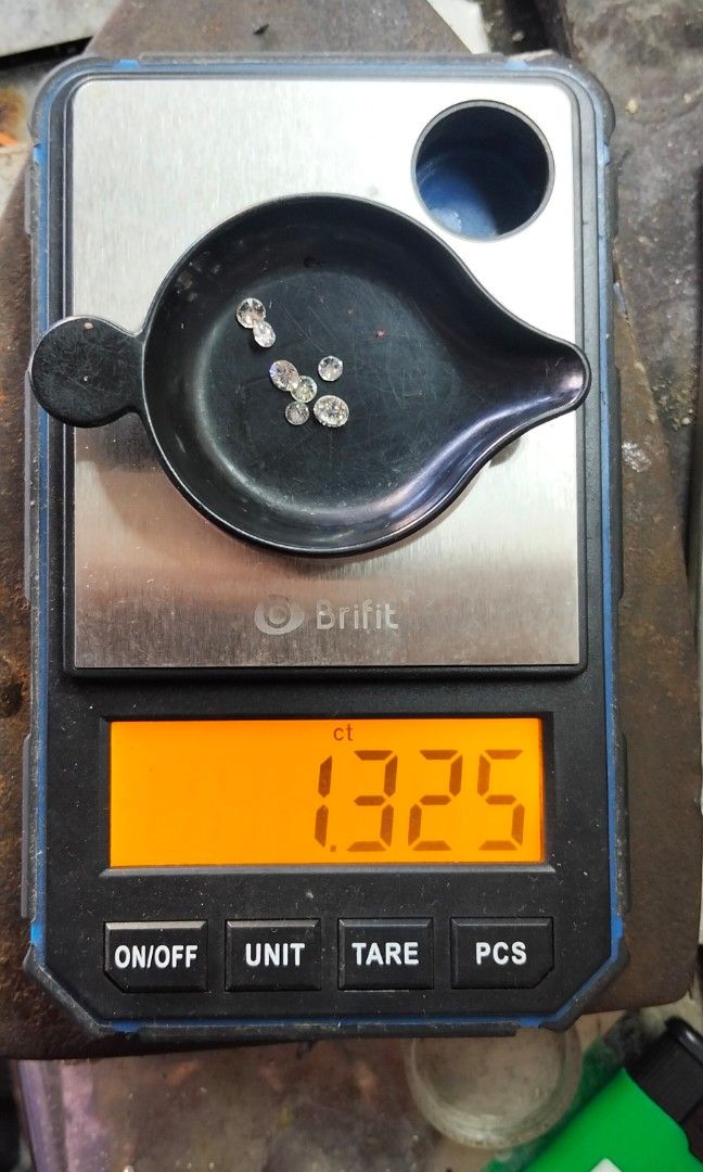 Natural Diamond lose stone 1.325ct.with freebies (Category: Precious Stones) located in San Jose. Submitted by lenlorie3649 (Listing ID 1465767225, Image 2). Description: natural Diamond lose stone 0.35ct.one piece 0.22ct one piece 0.21ct.one piece 0.15ct.two piece 0.10ct.two piece depending of the Dept of diamond Total carat 1.325ct. estimate color G estimate clarity Vs1 with freebies un nsa plastic SALE SALE SALE 🤪.