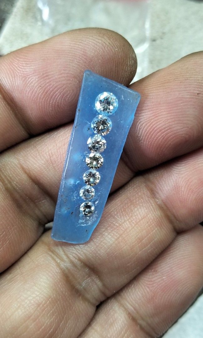 Natural Diamond lose stone 1.325ct.with freebies (Category: Precious Stones) located in San Jose. Submitted by lenlorie3649 (Listing ID 1465767225, Image 1). Description: natural Diamond lose stone 0.35ct.one piece 0.22ct one piece 0.21ct.one piece 0.15ct.two piece 0.10ct.two piece depending of the Dept of diamond Total carat 1.325ct. estimate color G estimate clarity Vs1 with freebies un nsa plastic SALE SALE SALE 🤪.