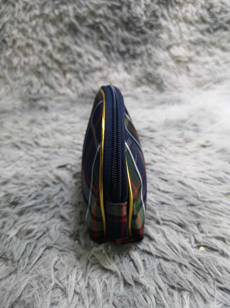 Navy Blue Tartan Check Pattern Coin Purse (Category: Wallets & Card holders) located in Santa Cruz. Submitted by jmy_surplus.2 (Listing ID 1465890930, Image 2). Description: Size ; L - 5.6 W - 7 Color ; Navy Blue Type ; Coin Purse Brand ; No brand Material ; Nylon Style ; Zipper Closure Coin Purse LR 129 JMY 5 Batch #224.