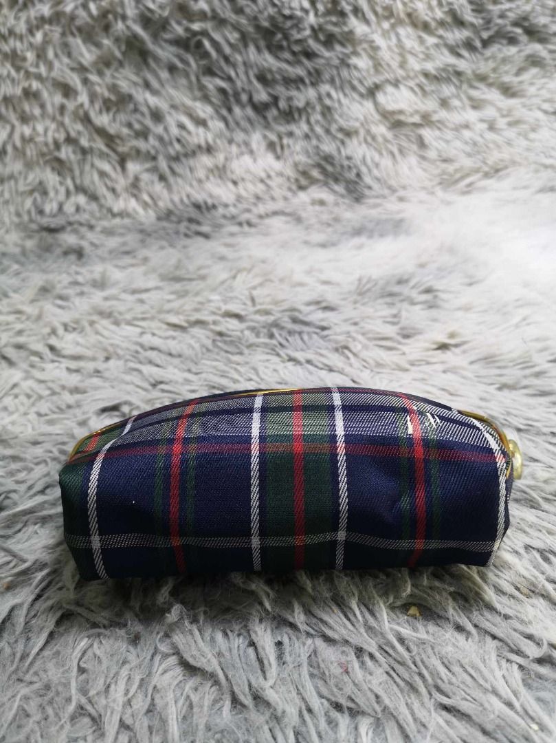 Navy Blue Tartan Check Pattern Coin Purse (Category: Wallets & Card holders) located in Santa Cruz. Submitted by jmy_surplus.2 (Listing ID 1465890930, Image 3). Description: Size ; L - 5.6 W - 7 Color ; Navy Blue Type ; Coin Purse Brand ; No brand Material ; Nylon Style ; Zipper Closure Coin Purse LR 129 JMY 5 Batch #224.