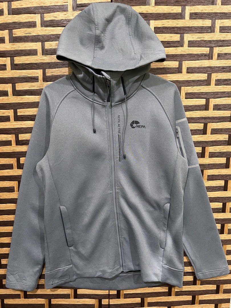 NEPA SOFTSHELL JACKET (Category: Coats, Jackets and Outerwear) located in Kota Bharu. Submitted by brandthriftoutdoor_ (Listing ID 1465794862, Image 1). Description: NEPA SOFTSHELL JACKET Manual Sizing : Pit - 22” Length - 27” size tag : L(prefered L) Condition : 9/10 -kain pertengahan texture lembut sedap pakai✅ -ringger cun✅ -zip elok ✅ -bebas faded, scratch✅ -warna silver masih intense✅ -pinhole manja ‼️ -lining poket lengan crack manja‼️ HARG