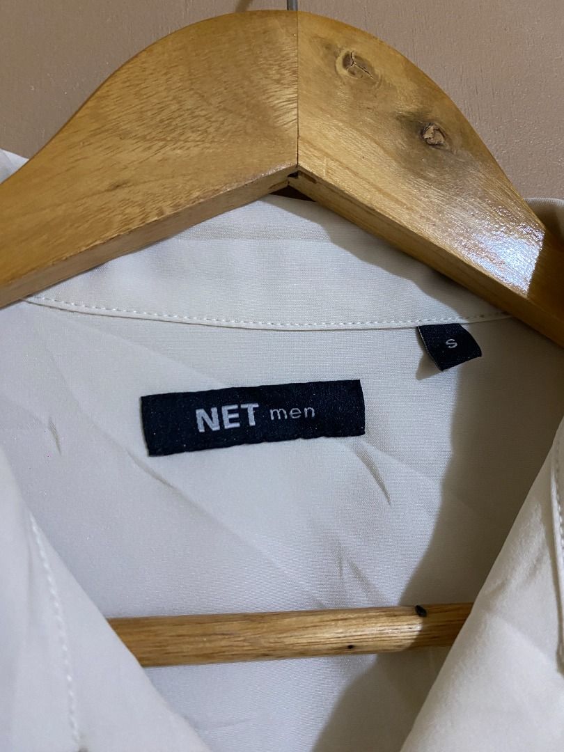 Net Beige Open Collar Poly-Elastane Blend Long Sleeves (Category: Tshirts & Polo Shirts ) located in Cadiz. Submitted by thespotcdz (Listing ID 1465839017, Image 2). Description: Small on tag Fits Large Width 22" Length 27.5" Good as new.