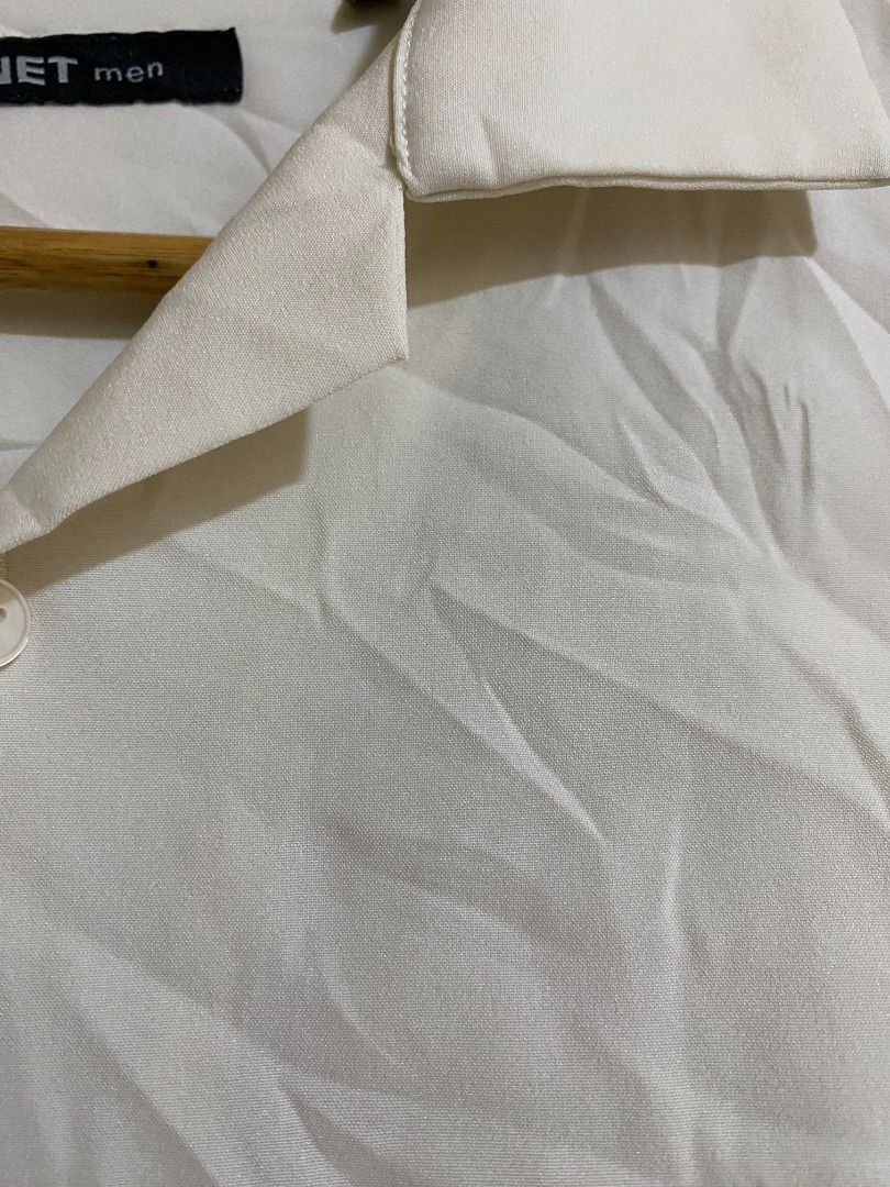 Net Beige Open Collar Poly-Elastane Blend Long Sleeves (Category: Tshirts & Polo Shirts ) located in Cadiz. Submitted by thespotcdz (Listing ID 1465839017, Image 3). Description: Small on tag Fits Large Width 22" Length 27.5" Good as new.