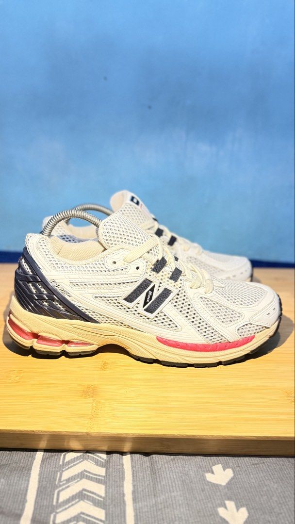 New Balance 1906r (Category: Casual Shoes) located in Pateros City. Submitted by andrealexthrifts (Listing ID 1465908472, Image 2). Description: .