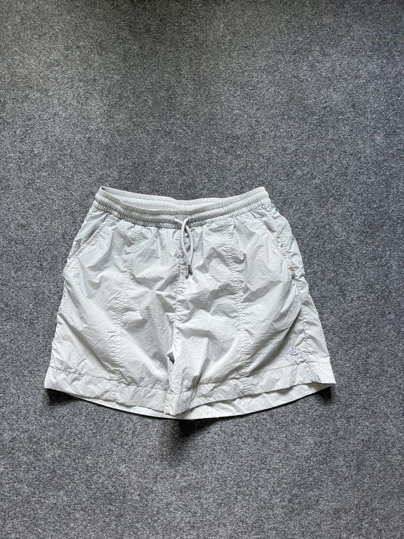 New balance woven short (Category: Baby Monitors) located in Lapu Lapu. Submitted by jhonrener41426 (Listing ID 1464570904, Image 2). Description: Size 28 to 32 Length-15 Leg opening-13 Above the knee Excellent condition Color rate 9.7/10 Authentic Issue none .