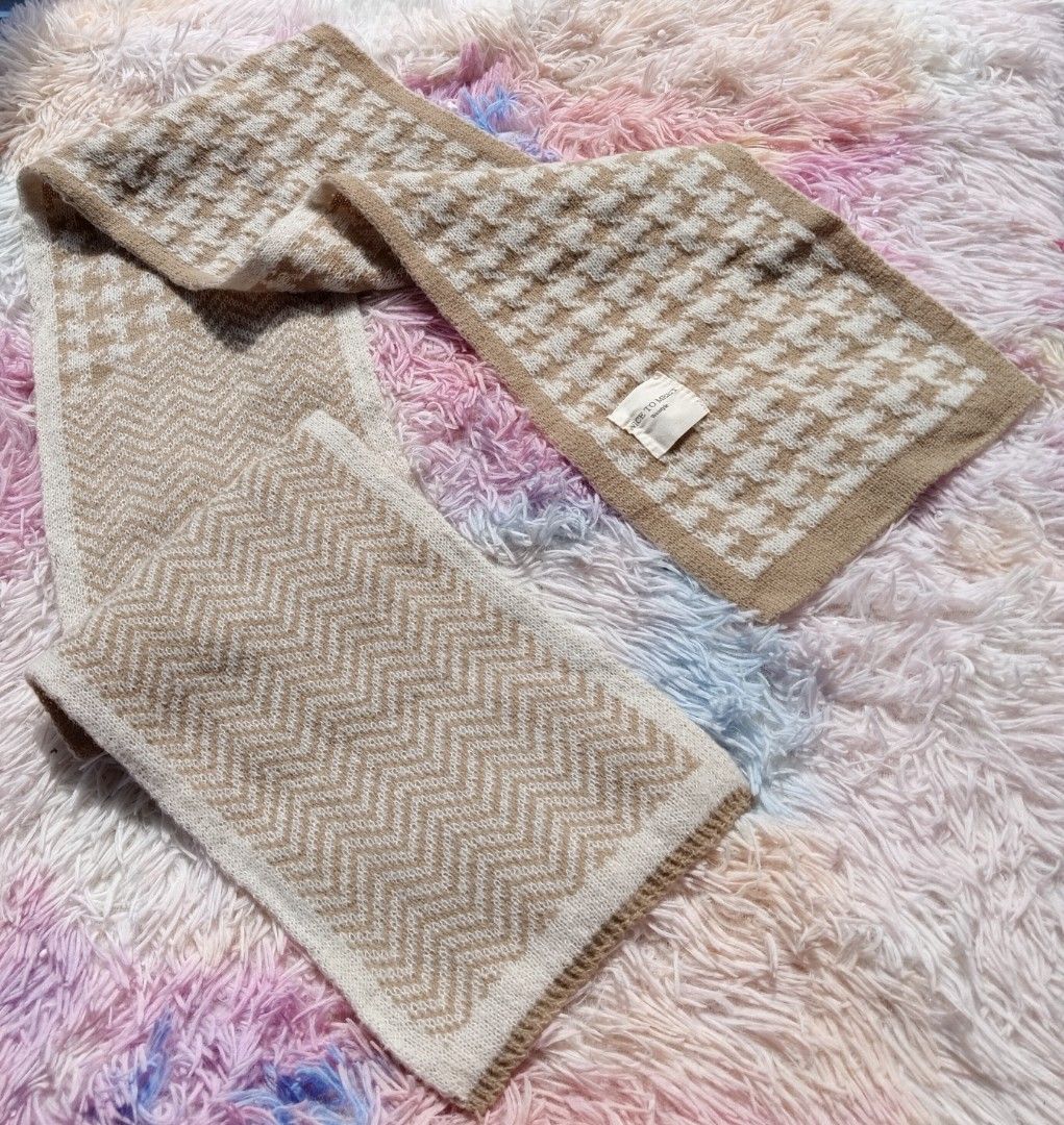 Nice To Meet Weistyle Reversible Scarf (Category: Scarves) located in Siquijor. Submitted by thesummit26 (Listing ID 1465786531, Image 2). Description: Brown & cream printed design • Soft knitted material • Neutral, easy-to-style color • Clean and in good condition • Actual item shown in photos.