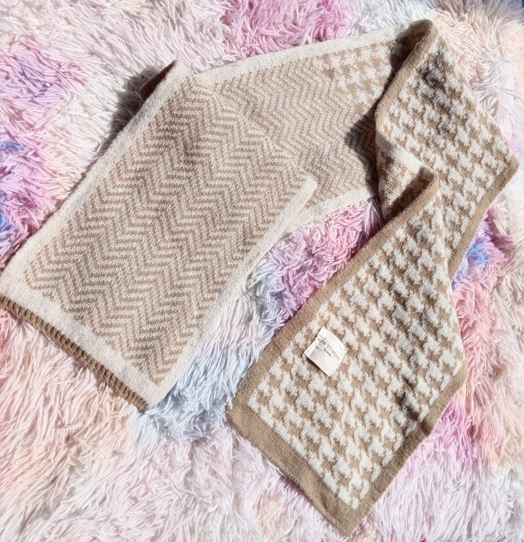 Nice To Meet Weistyle Reversible Scarf (Category: Scarves) located in Siquijor. Submitted by thesummit26 (Listing ID 1465786531, Image 1). Description: Brown & cream printed design • Soft knitted material • Neutral, easy-to-style color • Clean and in good condition • Actual item shown in photos.