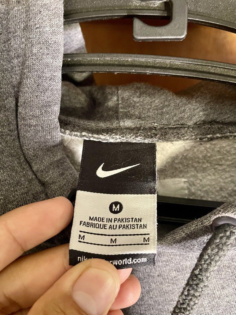 NIKE (Category: Coats, Jackets and Outerwear) located in Davao. Submitted by the_rare_hustla (Listing ID 1465811018, Image 3). Description: NIKE Issue None Need Wash Only Color rate 10/10 Width - 21 Length - 27 Size M on tag Fit to Med-Large Dm If Interested!.