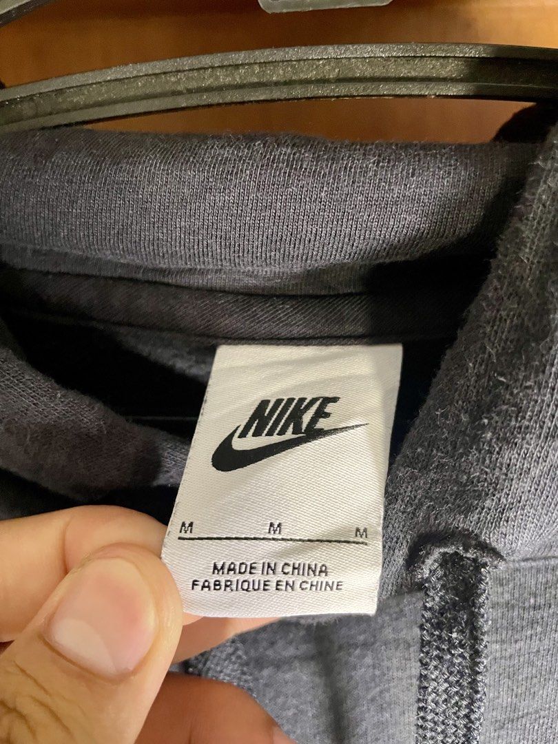 NIKE (Category: Coats, Jackets and Outerwear) located in Davao. Submitted by the_rare_hustla (Listing ID 1465812647, Image 3). Description: NIKE Issue None Need Wash Only Color rate 10/10 Width - 21 Length - 26 Size M on tag Fit to Med-Large Dm If Interested!.