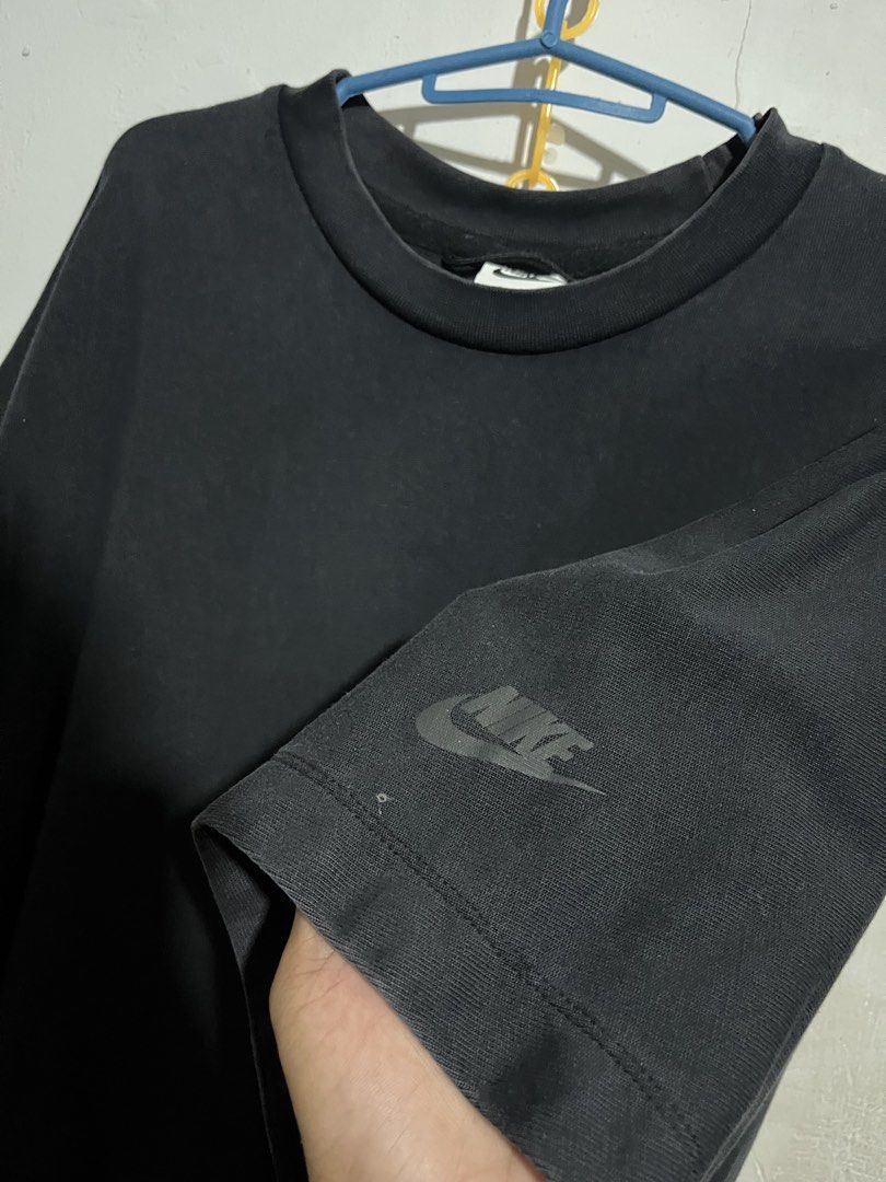 Nike (Category: Tshirts & Polo Shirts ) located in Orani. Submitted by jhnrwthrift. (Listing ID 1465927504, Image 3). Description: Nike pocket tee Issue: Multi pinhole 22 l 29.