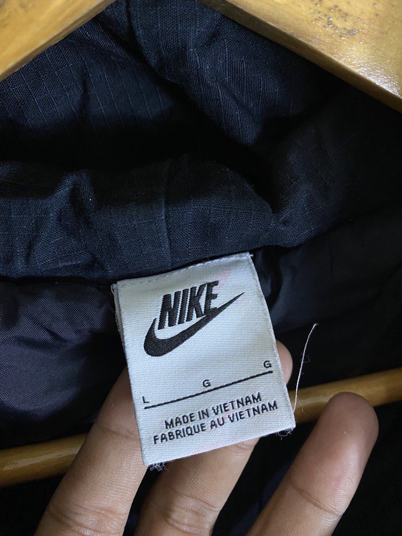 Nike (Category: Coats, Jackets and Outerwear) located in Cebu City. Submitted by cjakosalem02 (Listing ID 1465935586, Image 3). Description: .