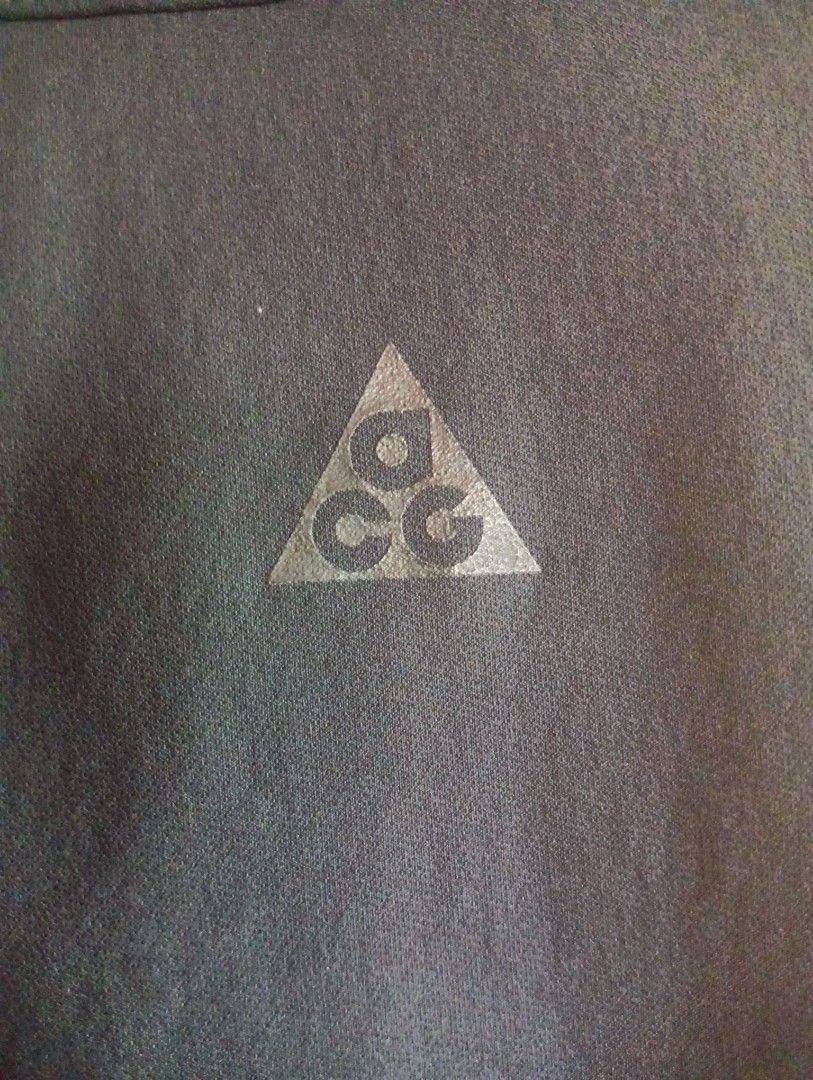 NIKE ACG (Category: Activewear) located in Caloocan City. Submitted by keenfox-8542 (Listing ID 1465836716, Image 2). Description: 19x24 Small on tag As new condition Issue: Puller 9.5/10 color rate.
