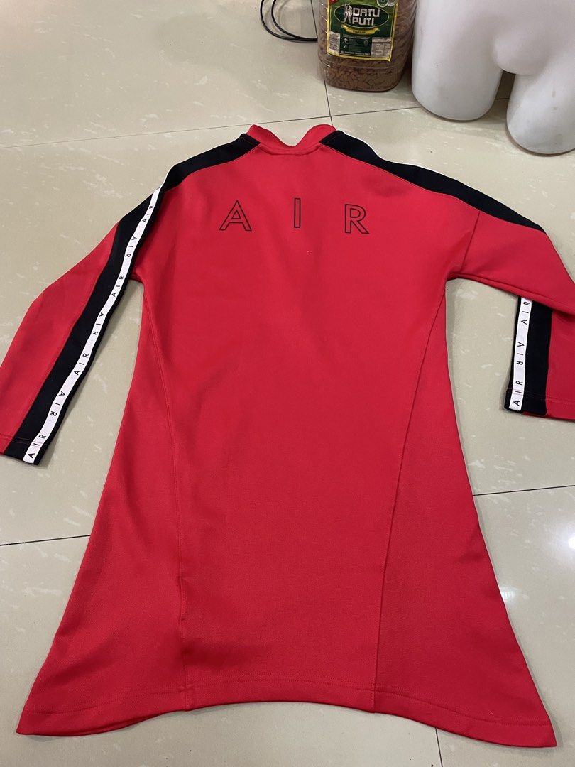 Nike air jersey dress (Category: Activewear) located in Rizal. Submitted by allenrion (Listing ID 1465789217, Image 2). Description: Preloved nike air girls half zip jersey dress Size: small,29 inches length Price: 430 pesos Disclaimer: No brand affiliation. All items are thrifted and pre-owned. All trademarks, logos, and copyrights belong to their respective owners..