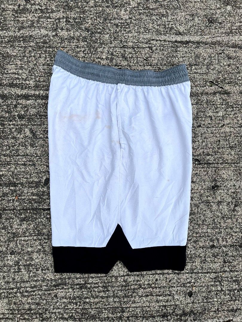 Nike Baller Short (Category: Shorts) located in Talisay. Submitted by reyteliquido (Listing ID 1465860806, Image 2). Description: 2xl Length 23 Leg opening 15 Excellent condition Color rate 10/10 Issue stain need wash lang.