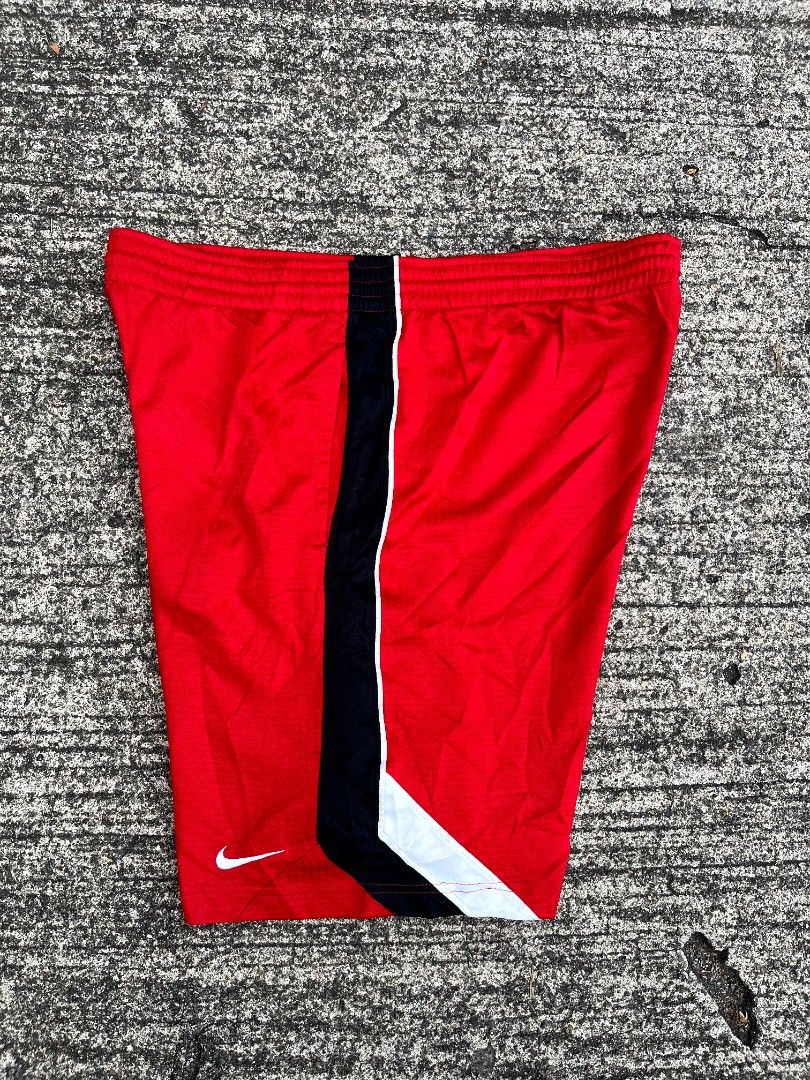 Nike Baller Short (Category: Shorts) located in Talisay. Submitted by reyteliquido (Listing ID 1465871509, Image 1). Description: Medium Length 20 Leg opening 13 Excellent condition Color rate 10/10 Issue loosegart pero may lace kunting lints.