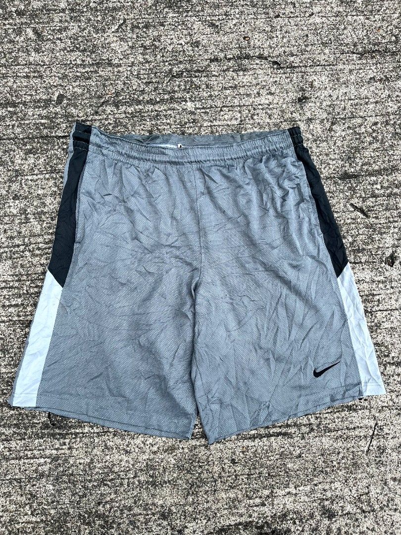 Nike Baller Short (Category: Shorts) located in Talisay. Submitted by reyteliquido (Listing ID 1465872244, Image 3). Description: Large Length 20.5 Leg opening 13 Excellent condition Color rate 10/10 Issue semi loosegart pero may lace loosestich.