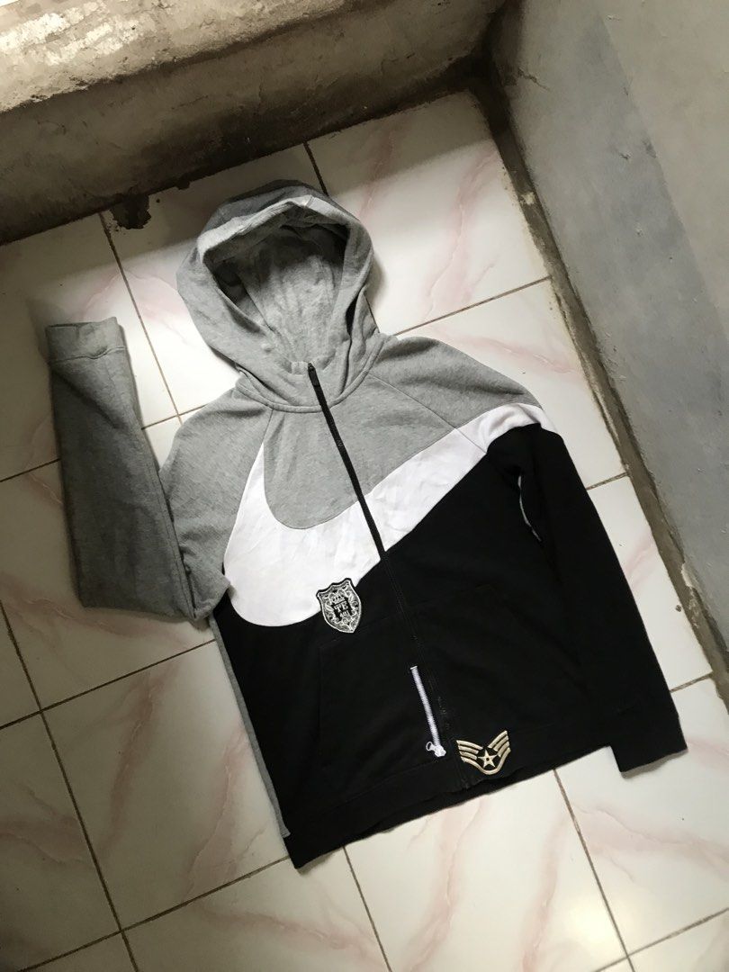 NIKE BIG SWOOSH (Category: Activewear) located in Manila. Submitted by crismil1 (Listing ID 1465846229, Image 1). Description: XL ON TAG DIMES 26 LENGTH 20 WIDTH EXCELLENT CONDITION .