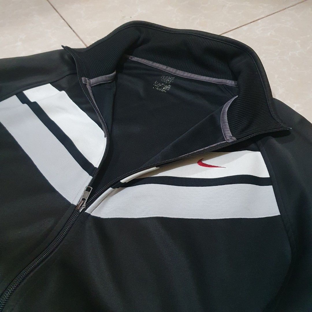 Nike Black Track Jacket with White Stripes (Category: Activewear) located in Manila. Submitted by notmark. (Listing ID 1465877393, Image 2). Description: PHP 550 + SF FREE SHIPPING FEE AROUND NUEVA ECIJA Size/Dimes: XL Width 25 Length 28 Good Condition Color Condition 8/10 HONEST ISSUE: 3 Super small holes Slight Discoloration in sleeves MOP: GCASH MOD: J&T, Meetup around Science City of Muñoz only.