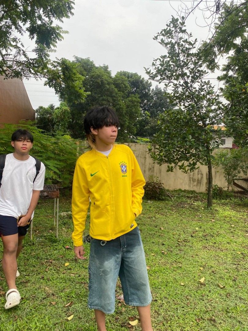 Nike BRASIL TRACK JACKET 2018 World Cup Anthem (Category: Coats, Jackets and Outerwear) located in Quezon City. Submitted by fritzyurii (Listing ID 1465278168, Image 1). Description: No issue 21x27.