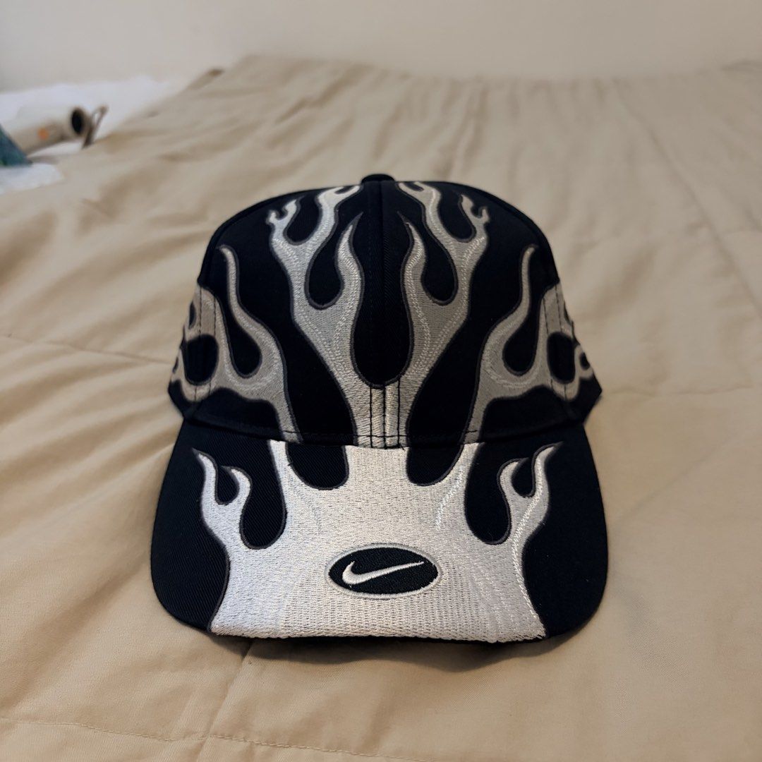 Nike Club Structured OG Flame Cap (Category: Caps & Hats) located in San Jose. Submitted by porkjowls (Listing ID 1465929708, Image 3). Description: Brand new Authenticity not guaranteed Issue: hindi naka align yung flames from crown to visor, tawaran mo na lang hehe.
